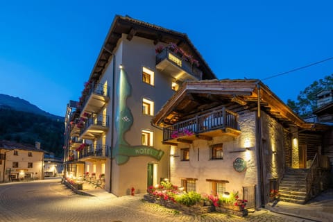 Property building, Night