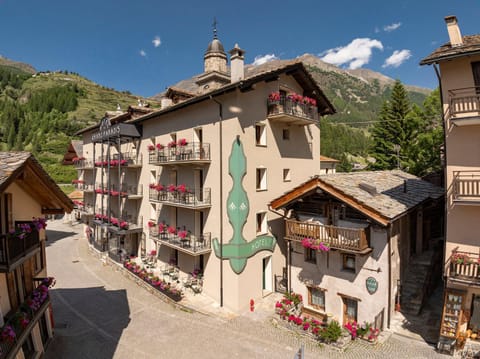 Property building, Day