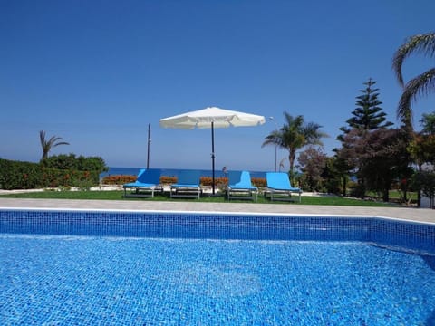 Day, Swimming pool