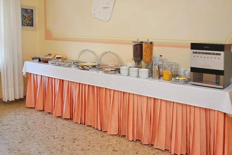 Food and drinks, Food