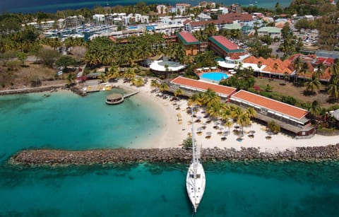 Restaurant/places to eat, Bird's eye view, Beach, Swimming pool