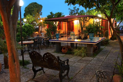 Day, Lounge or bar