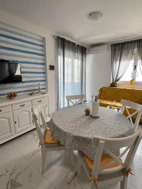TV and multimedia, Dining area