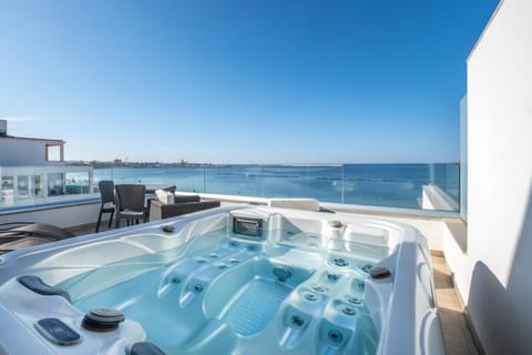 Hot Tub, View (from property/room), Balcony/Terrace, City view, Sea view