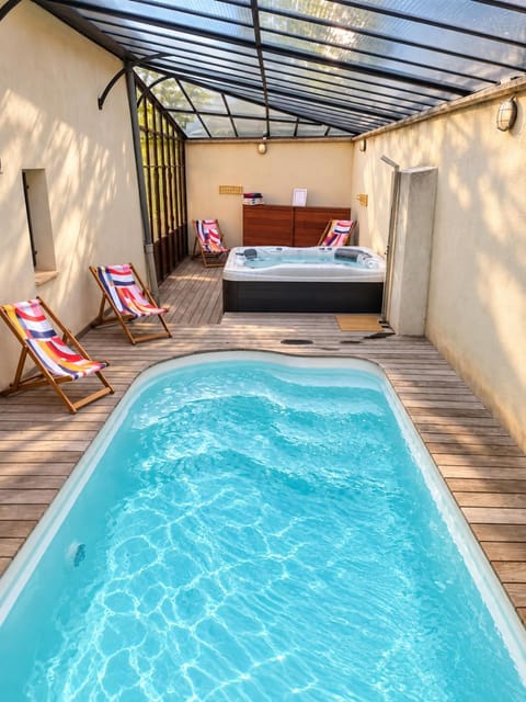 Patio, Hot Tub, Swimming pool, sunbed