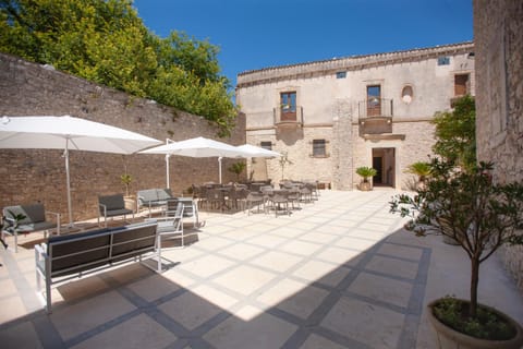 Patio, Restaurant/places to eat, Facade/entrance