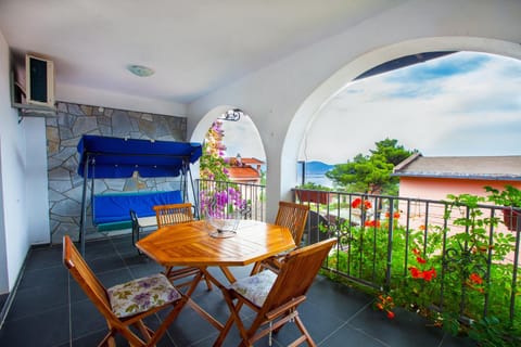 Property building, Balcony/Terrace, Sea view
