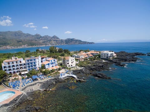 Nearby landmark, Facade/entrance, Natural landscape, Bird's eye view, Fishing, Garden, View (from property/room), Balcony/Terrace, Other, Beach, Windsurfing, Hiking, Diving, City view, Landmark view, Mountain view, Pool view, Sea view, Street view, Area and facilities, Swimming pool, Swimming pool
