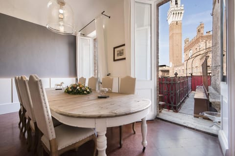 Day, Balcony/Terrace, Dining area, Landmark view