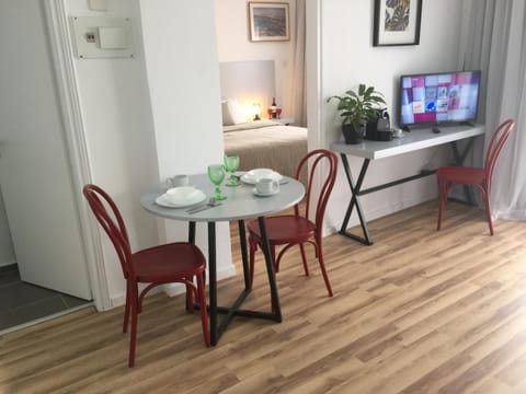 Communal lounge/ TV room, TV and multimedia, Living room, Dining area