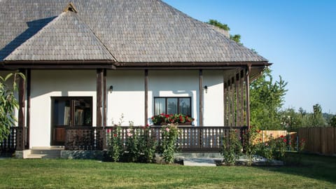 Property building, Facade/entrance, Garden