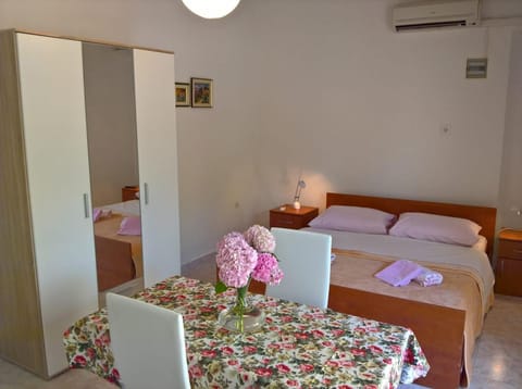Living room, Dining area, Bedroom