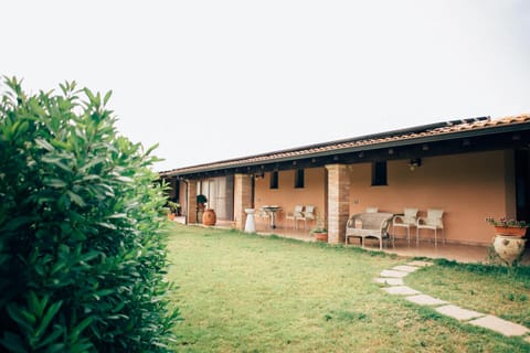 Property building, Patio, Spring, Day, Garden, Garden view