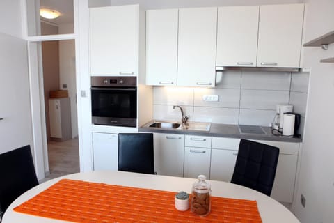 Coffee/tea facilities, Kitchen or kitchenette, Dining area, oven, pet friendly