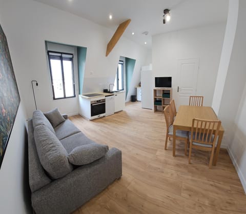 Communal lounge/ TV room, TV and multimedia, Living room, Seating area, Dining area