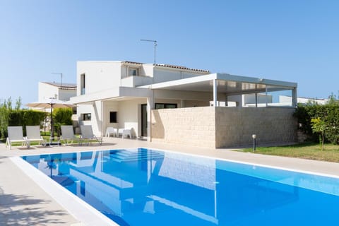 Property building, Swimming pool, Swimming pool
