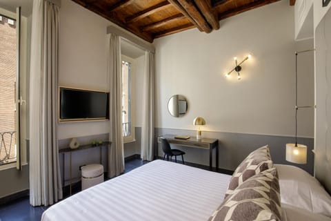 Bed, TV and multimedia, Photo of the whole room, Bedroom