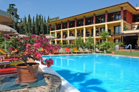 Swimming pool, Swimming pool