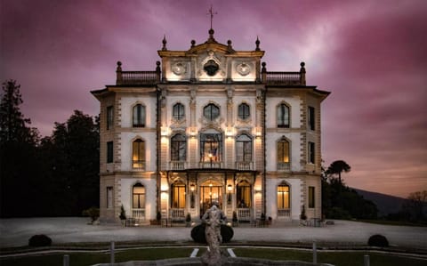 Property building, Facade/entrance, Natural landscape, Bird's eye view, Sunrise, Sunset