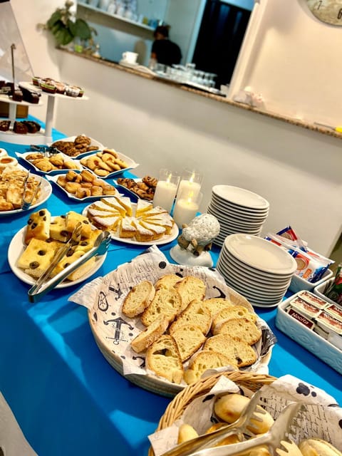 Food and drinks, Buffet breakfast