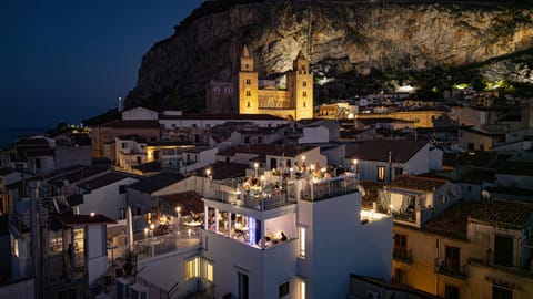 Property building, Patio, Nearby landmark, Restaurant/places to eat, Night, Natural landscape, Bird's eye view, View (from property/room), Balcony/Terrace, City view, Landmark view, Mountain view, Sea view, Street view