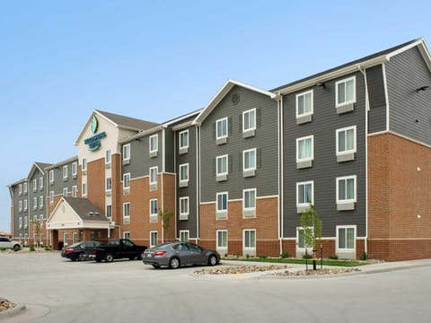 Property building, Facade/entrance, Parking