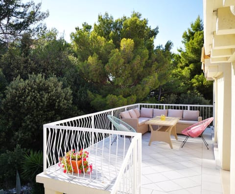 View (from property/room), Balcony/Terrace, Seating area, Garden view