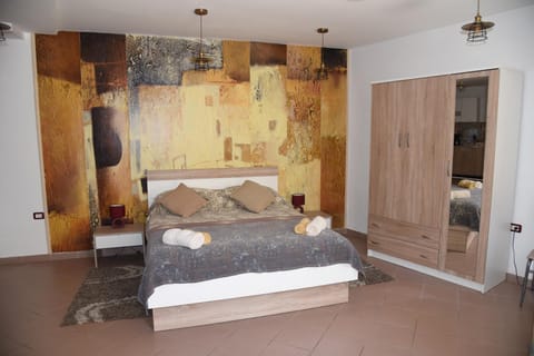 Bed, Photo of the whole room, Decorative detail, Bedroom