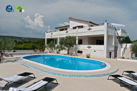 Property building, Swimming pool