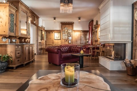 Communal lounge/ TV room, Living room, Seating area