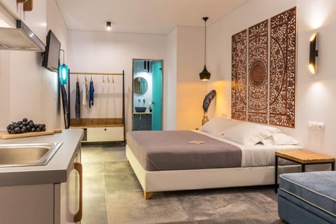 Staff, Spring, Bed, Day, Night, Winter, Summer, TV and multimedia, Kitchen or kitchenette, Other, Photo of the whole room, Decorative detail, Seating area, Bedroom, Autumn, On site, Garden view, Landmark view, Street view, Seasons, Time of day, Sunrise, Sunset, wardrobe