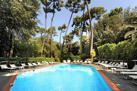 Day, Day, Swimming pool