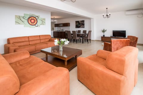 Communal lounge/ TV room, Living room, Seating area, Dining area
