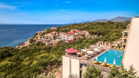 Property building, Day, Natural landscape, Bird's eye view, Mountain view, Pool view, Sea view, Swimming pool, sunbed
