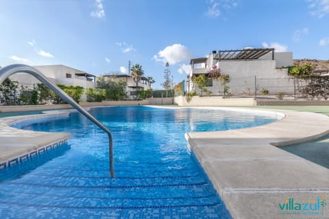 Day, Swimming pool
