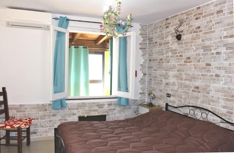Bed, Bedroom, air conditioner