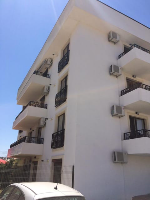 Property building, Day, View (from property/room), Balcony/Terrace