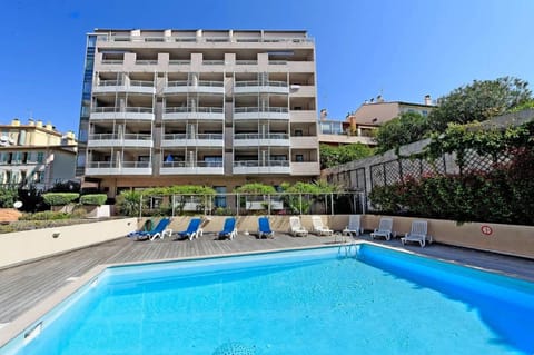 Facade/entrance, Swimming pool