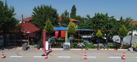 Property building, Restaurant/places to eat