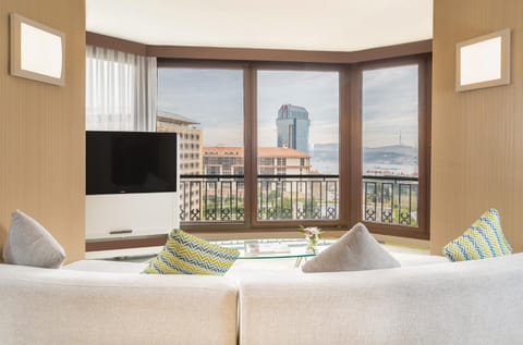 Communal lounge/ TV room, Living room, Sea view