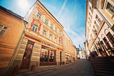 Facade/entrance, Winter, Autumn