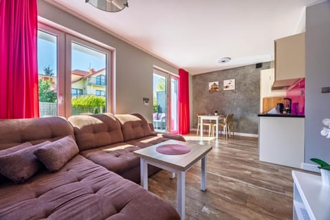 Kitchen or kitchenette, Seating area, Dining area