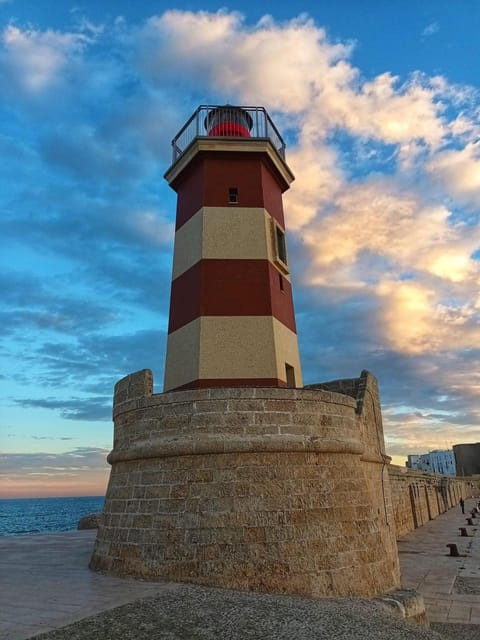 Nearby landmark, Location