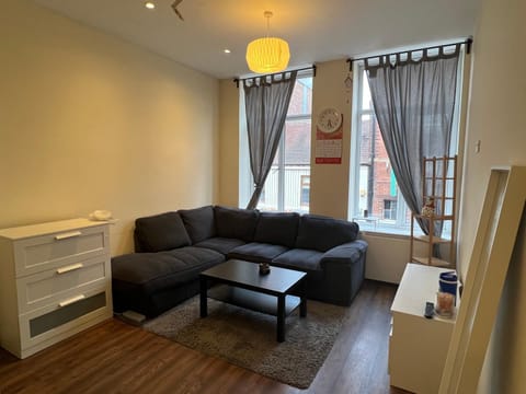 2 Bed Apartment Chinatown Apartment in Newcastle upon Tyne