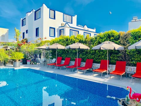 Property building, Pool view, Swimming pool, Swimming pool