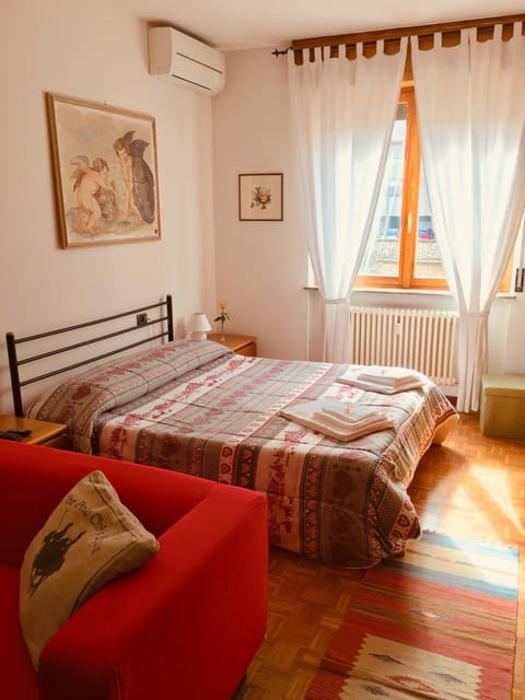 Bed, Photo of the whole room, Decorative detail