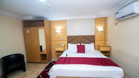 Bed, Photo of the whole room, Seating area, Bedroom, furniture, wardrobe, air conditioner