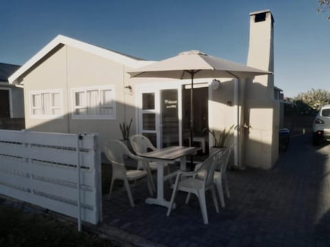 Ons Strandhuisie N5 in Pearly Beach House in Western Cape