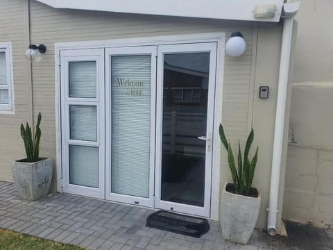 Ons Strandhuisie N5 in Pearly Beach House in Western Cape