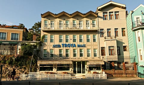 Property building, Day
